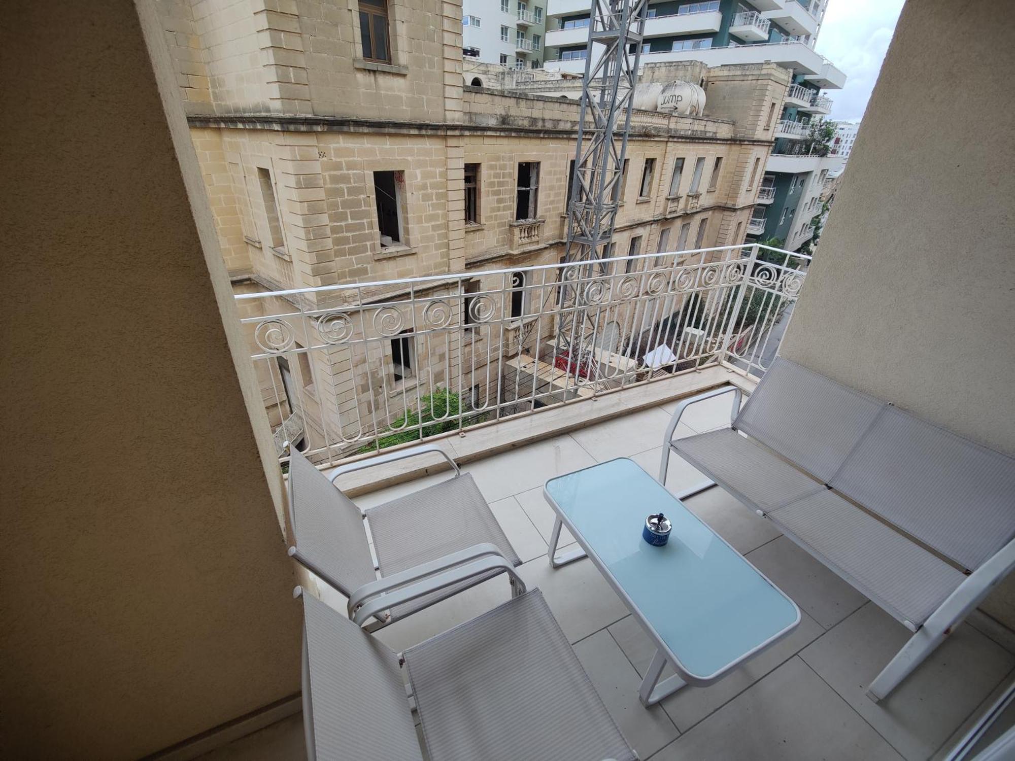 Central Modern Sliema 2 Bedroom Apartment Buitenkant foto